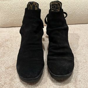 Fly London EU41 (US10) Blk suede Yama wedge bootie.